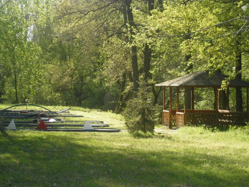 Relax Inn Šoporňa Exteriör bild